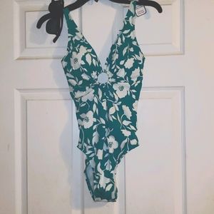 Beautiful, slimming one piece swimsuit